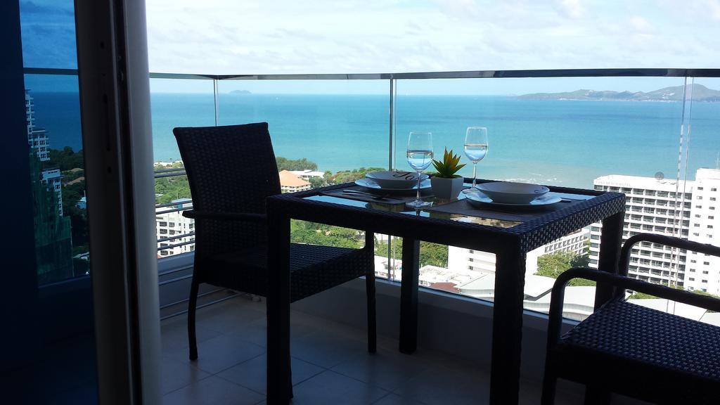 The Cliff Residence Condo Pattaya Room photo